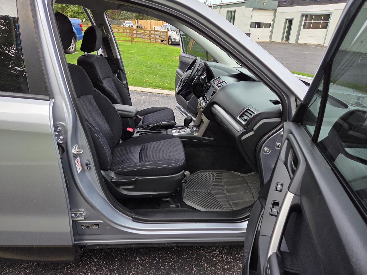 2016 Subaru Forester 5dr Wgn 2.5i Convenience,Only 129k, Must See! Photo