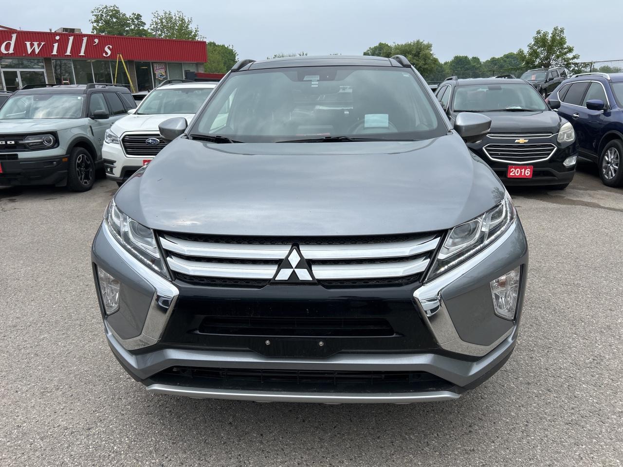 2020 Mitsubishi Eclipse Cross CLEAN CARFAX, HEATED LEATHER, SUNROOF! Photo2