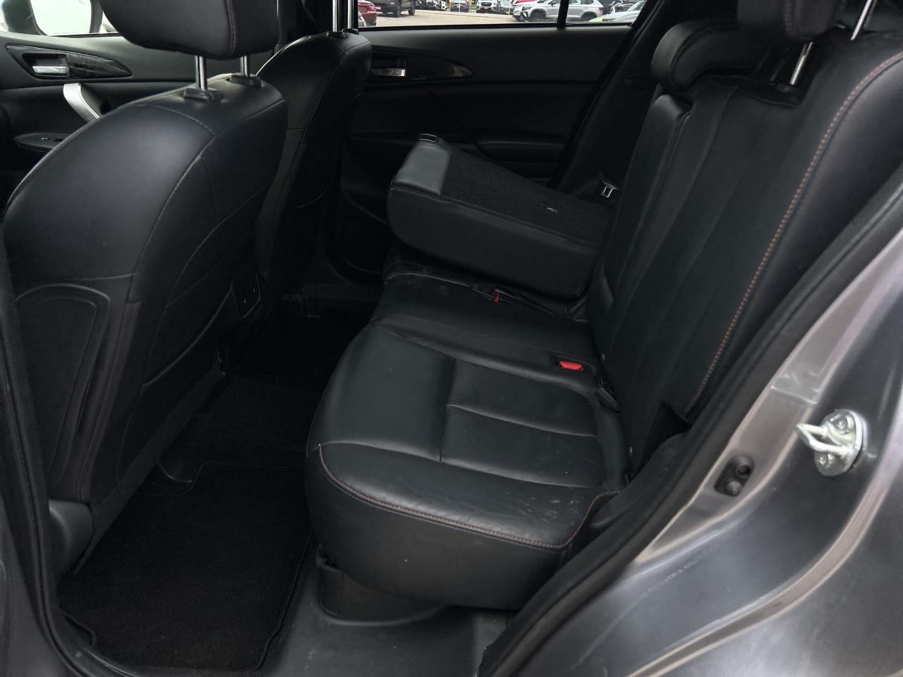 2020 Mitsubishi Eclipse Cross CLEAN CARFAX, HEATED LEATHER, SUNROOF! Photo