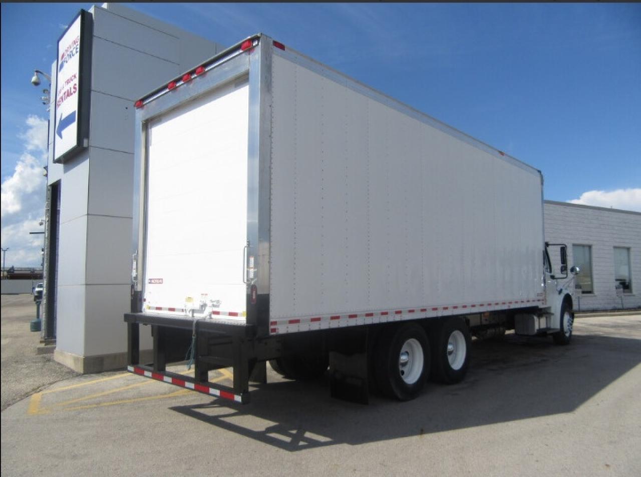 2019 Freightliner M2-106 DIESEL TANDEM AXLE CAB & CHASIS Photo2