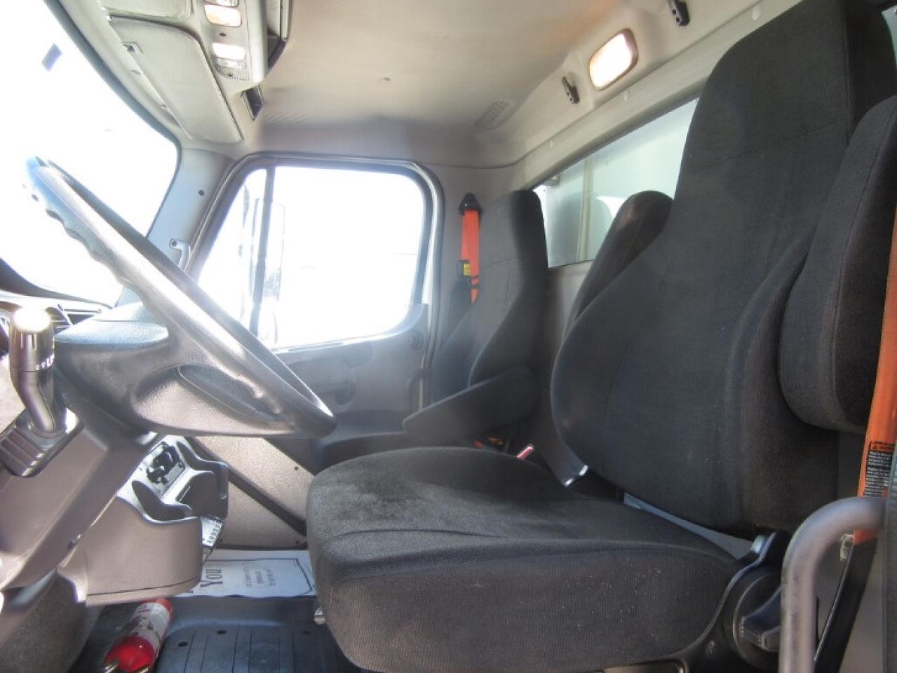 2019 Freightliner M2-106 DIESEL TANDEM AXLE CAB & CHASIS Photo