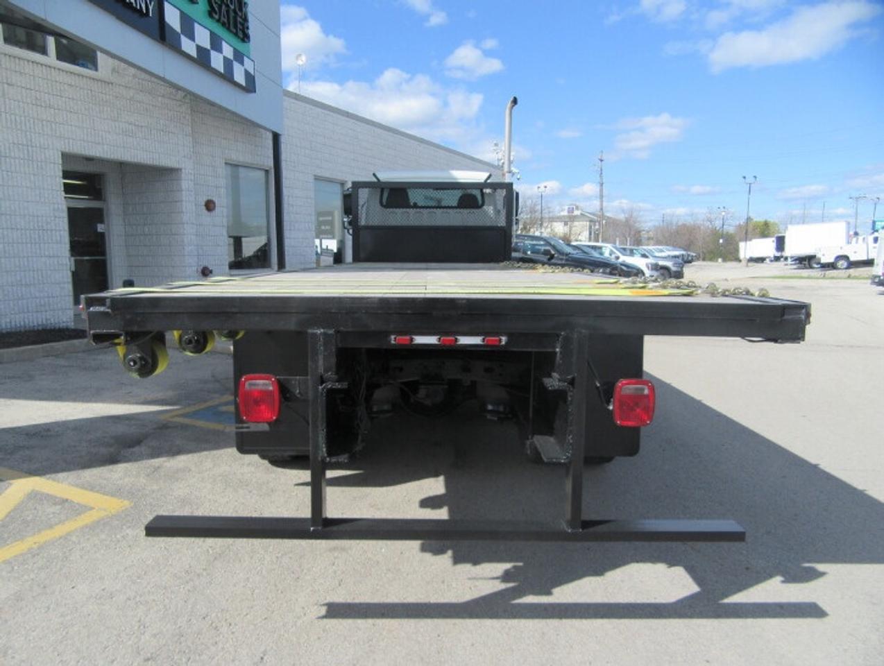 2019 Freightliner M2-106 DIESEL TANDEM AXLE NEW 26FT FLAT DECK / STRAP PKG Photo