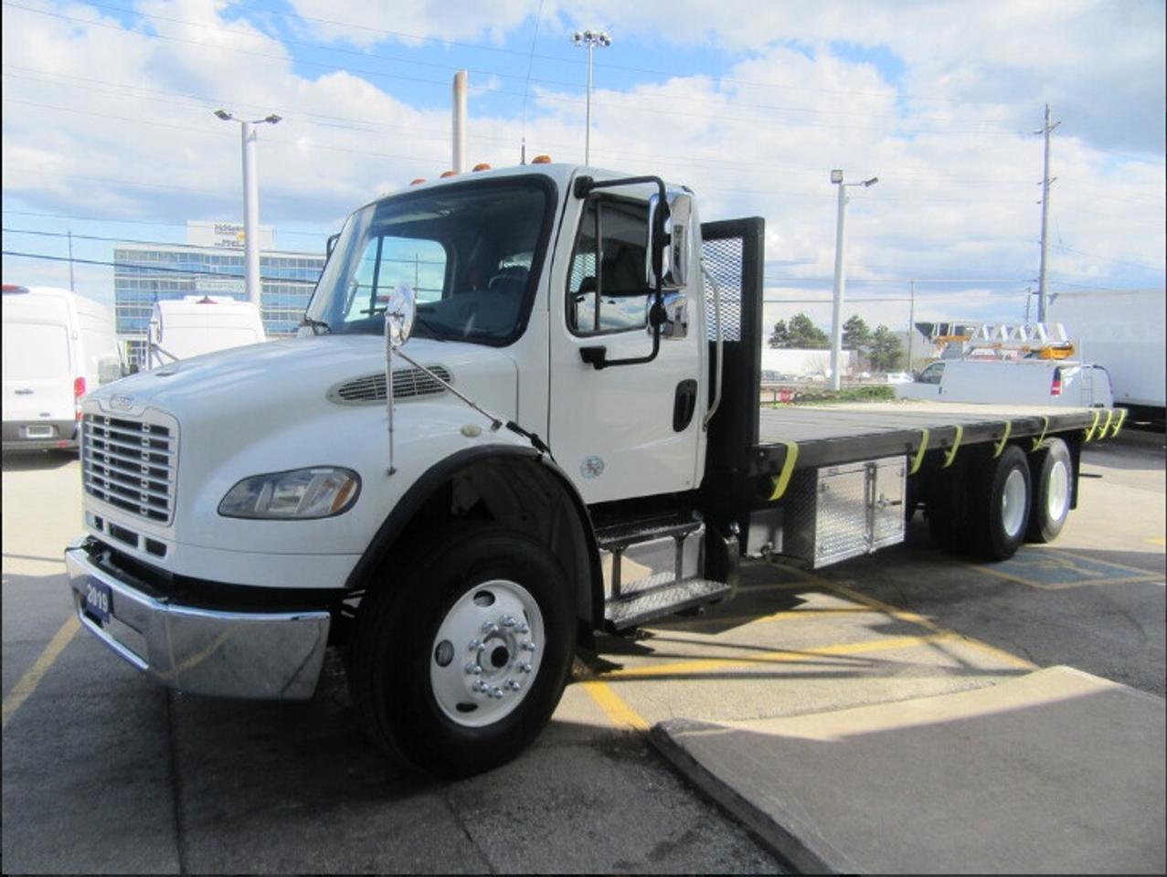 2019 Freightliner M2-106 DIESEL TANDEM AXLE NEW 26FT FLAT DECK / STRAP PKG Photo4