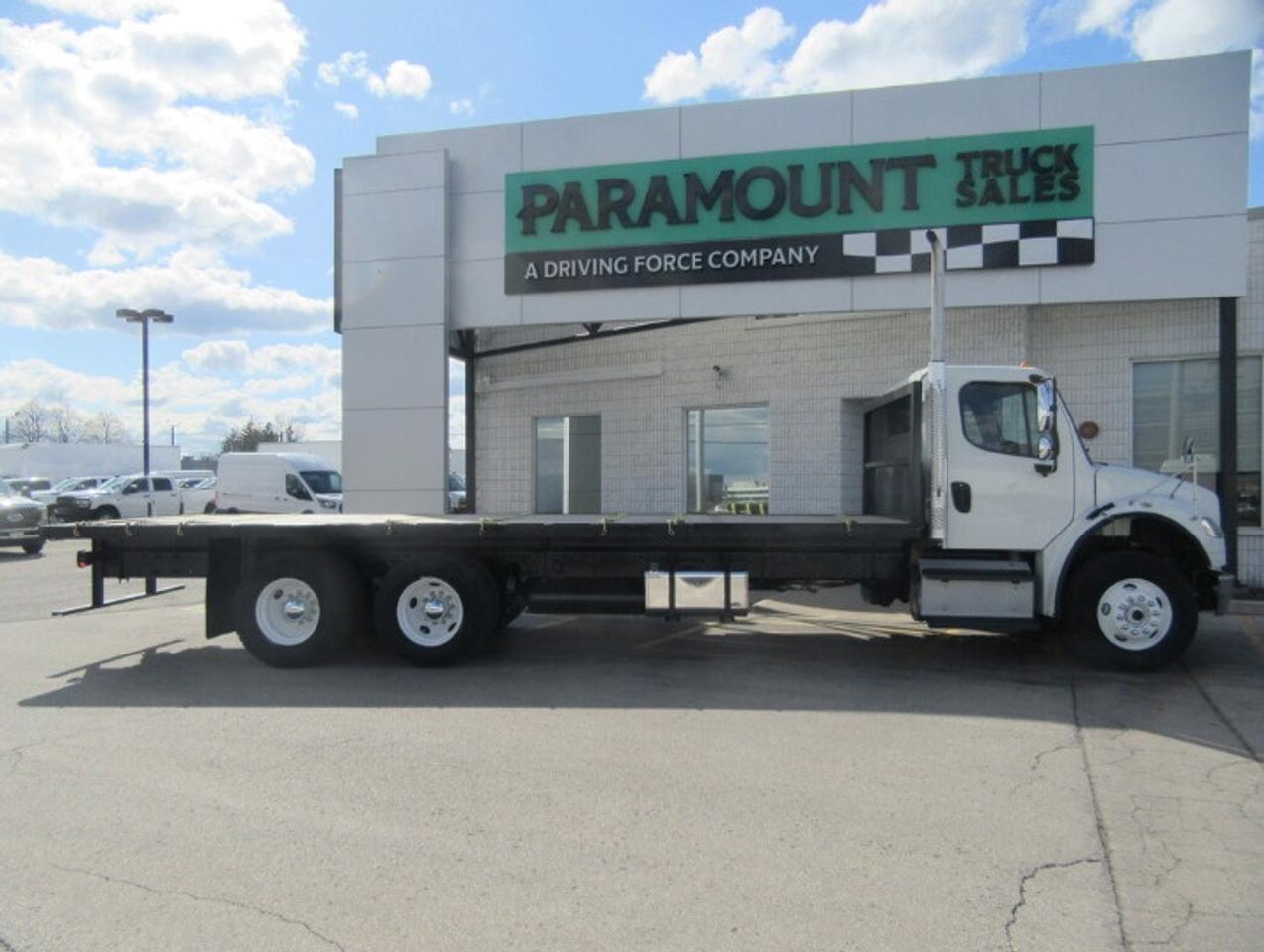 2019 Freightliner M2-106 DIESEL TANDEM AXLE NEW 26FT FLAT DECK / STRAP PKG Photo