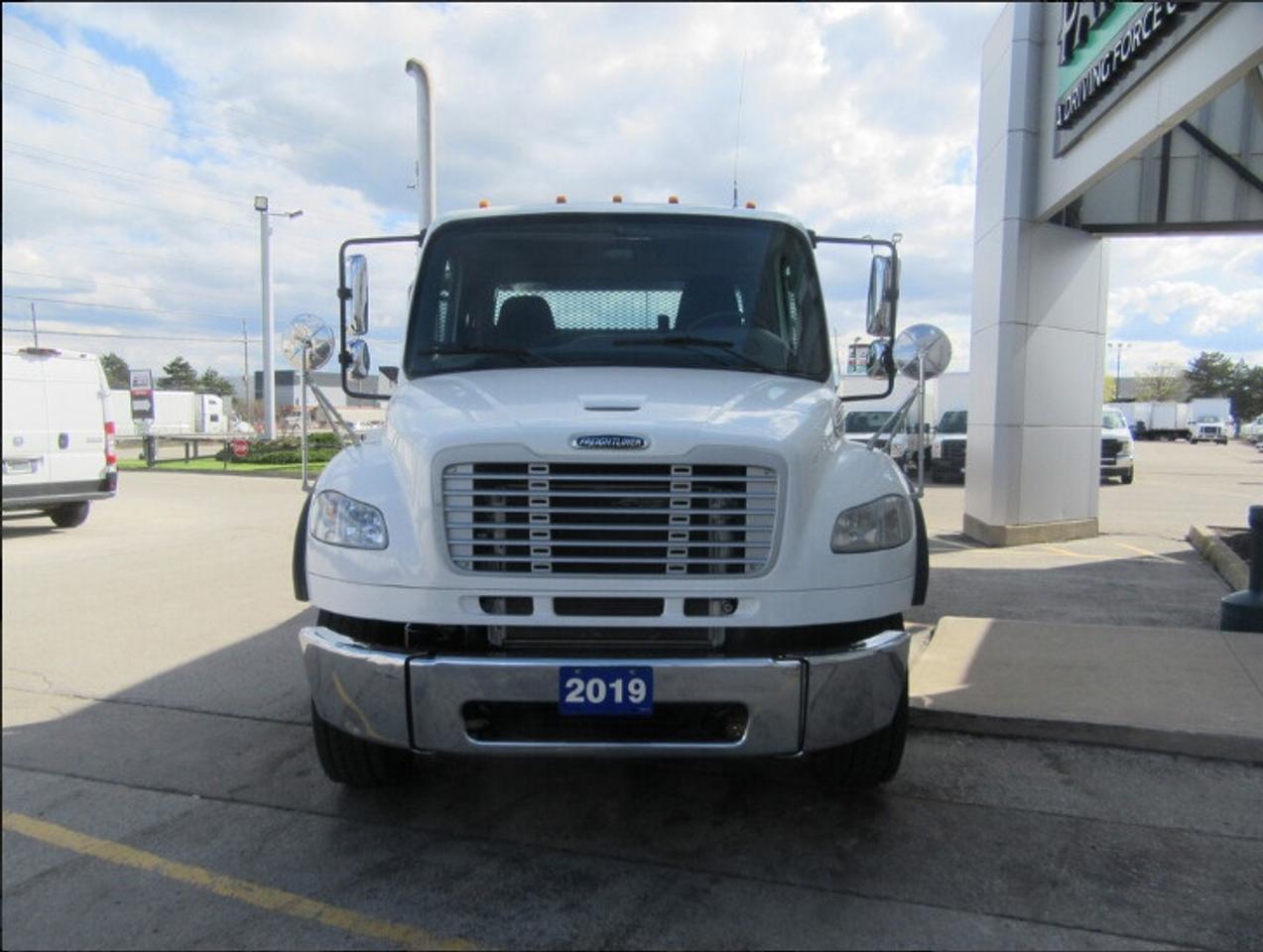 2019 Freightliner M2-106 DIESEL TANDEM AXLE NEW 26FT FLAT DECK / STRAP PKG Photo