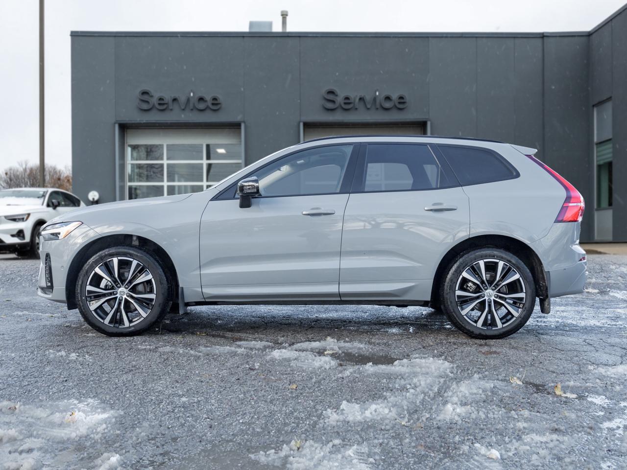 2025 Volvo XC60 B5 AWD Plus Dark Theme  20"ALLOY WHEELS  VOLVO CPO Photo