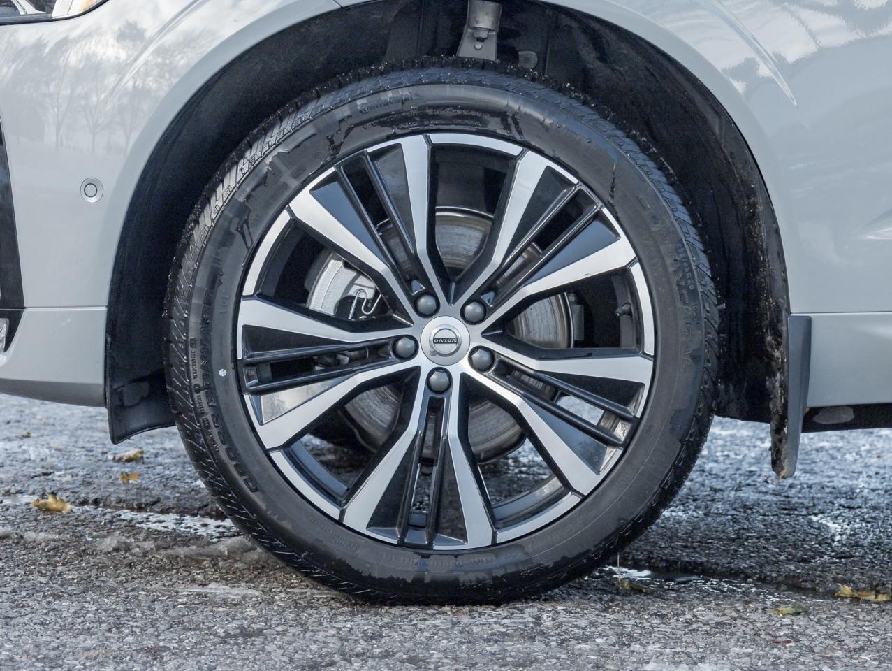 2025 Volvo XC60 B5 AWD Plus Dark Theme  20"ALLOY WHEELS  VOLVO CPO Photo3