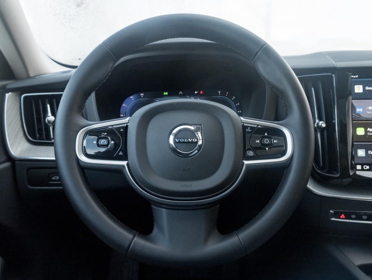 2025 Volvo XC60 B5 AWD Plus Dark Theme  20"ALLOY WHEELS  VOLVO CPO Photo