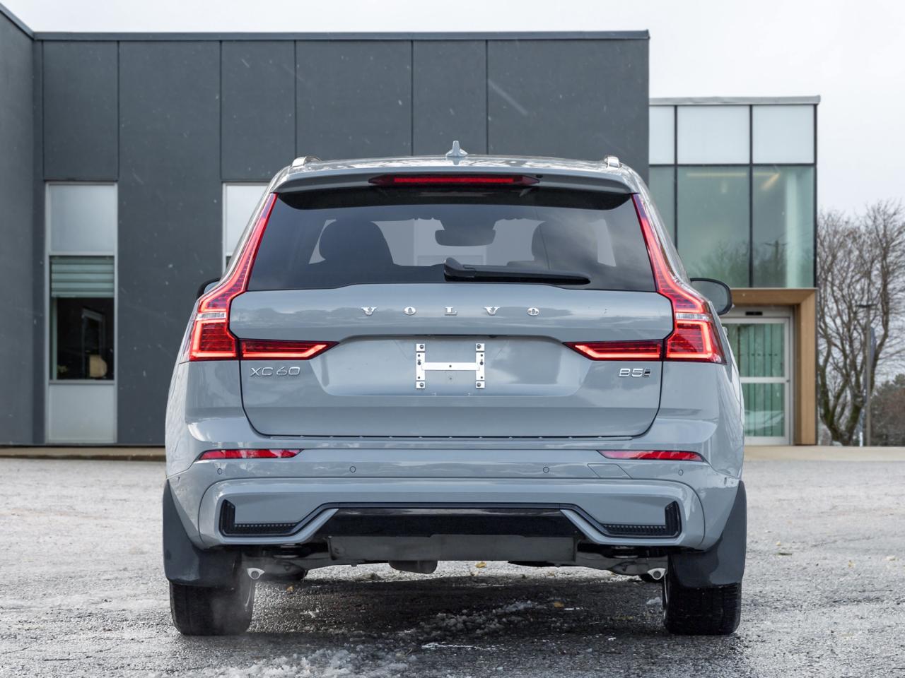 2025 Volvo XC60 B5 AWD Plus Dark Theme  20"ALLOY WHEELS  VOLVO CPO Photo