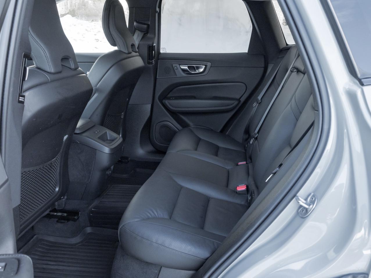 2025 Volvo XC60 B5 AWD Plus Dark Theme  20"ALLOY WHEELS  VOLVO CPO Photo