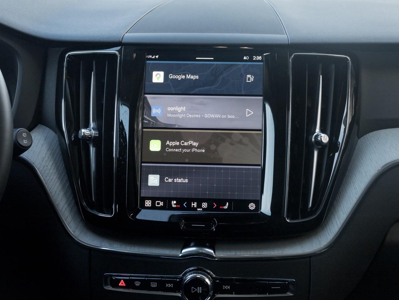 2025 Volvo XC60 B5 AWD Plus Dark Theme  20"ALLOY WHEELS  VOLVO CPO Photo