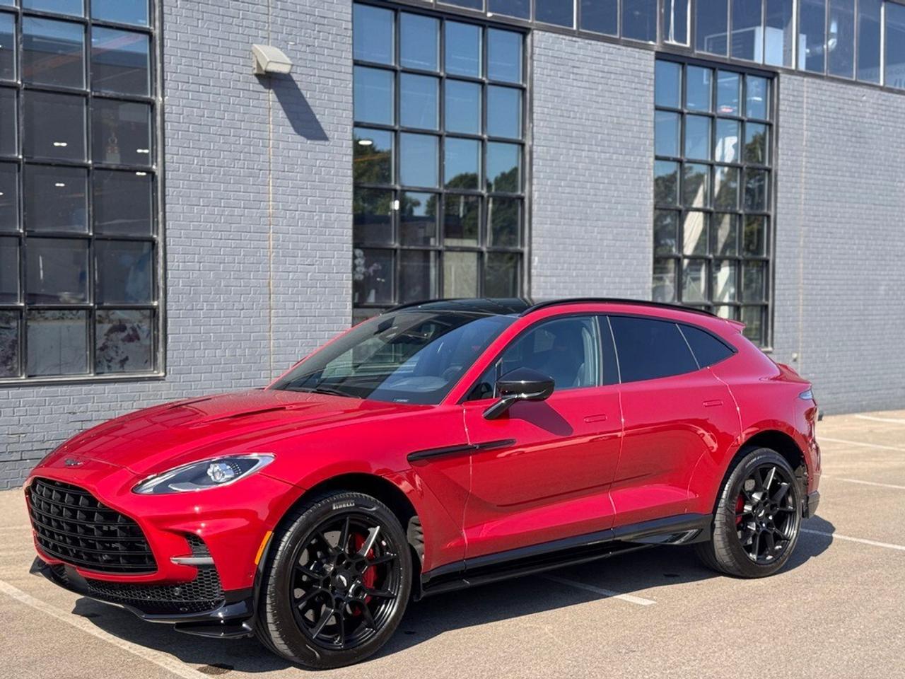 2023 Aston Martin DBX 707 AWD Photo3