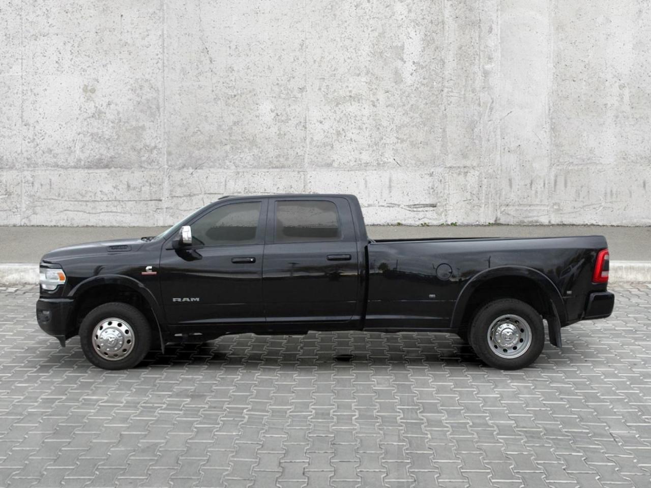 2022 RAM 3500 Laramie 4x4 Crew Cab 8' Box  Gps SiriusXM BkpCam Photo2
