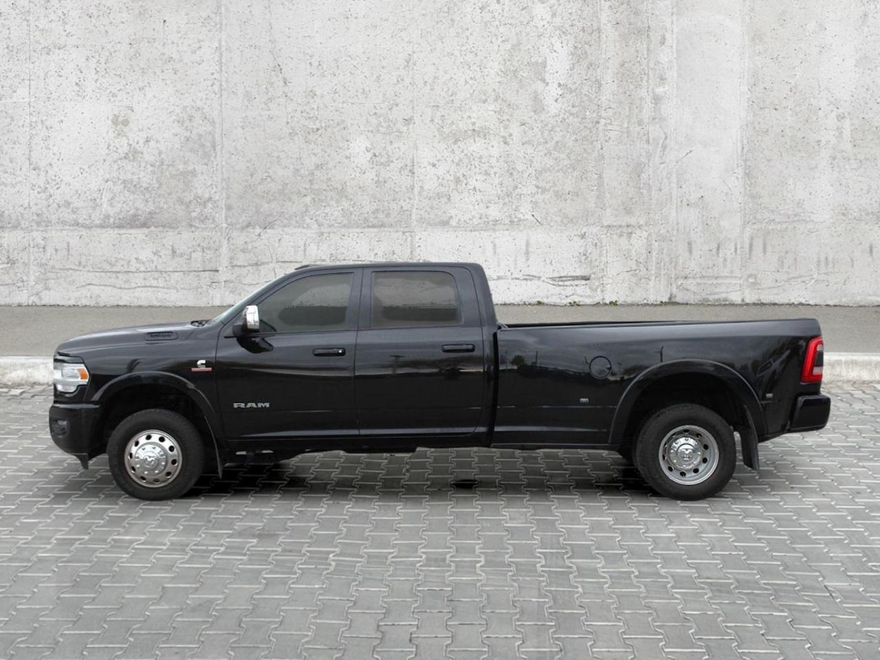 2022 RAM 3500 Laramie 4x4 Crew Cab 8' Box  Gps SiriusXM BkpCam Photo2