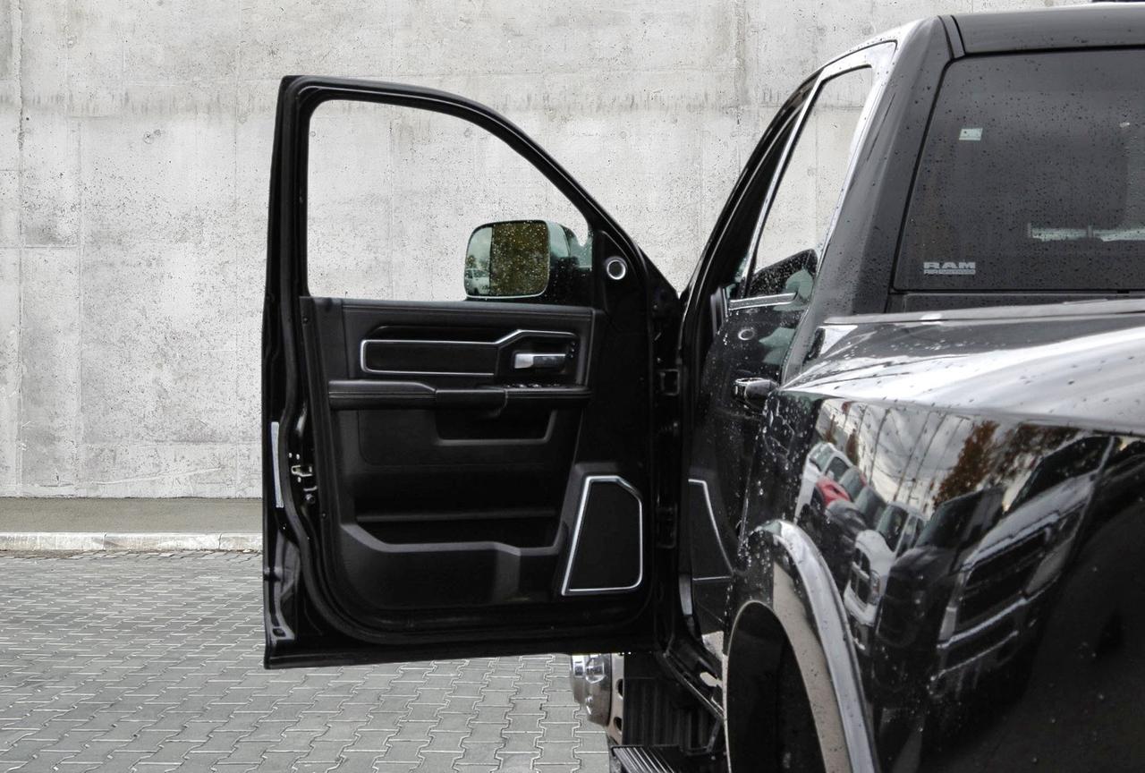 2022 RAM 3500 Laramie 4x4 Crew Cab 8' Box  Gps SiriusXM BkpCam Photo