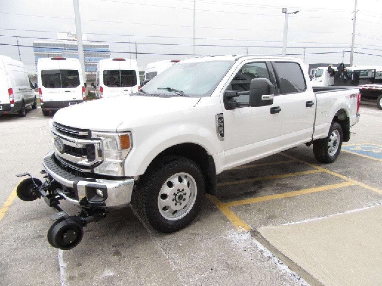 2021 Ford F-250 GAS CREW CAB 4X4 XLT SHORT BOX NEW HI-RAIL PACKAGE Photo