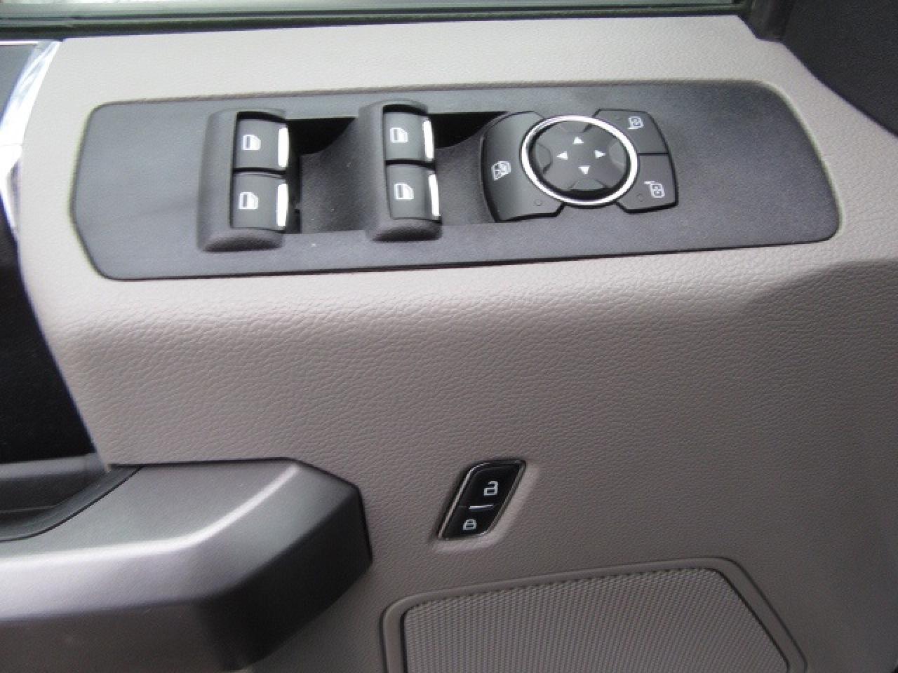 2021 Ford F-250 GAS CREW CAB 4X4 XLT SHORT BOX NEW HI-RAIL PACKAGE Photo