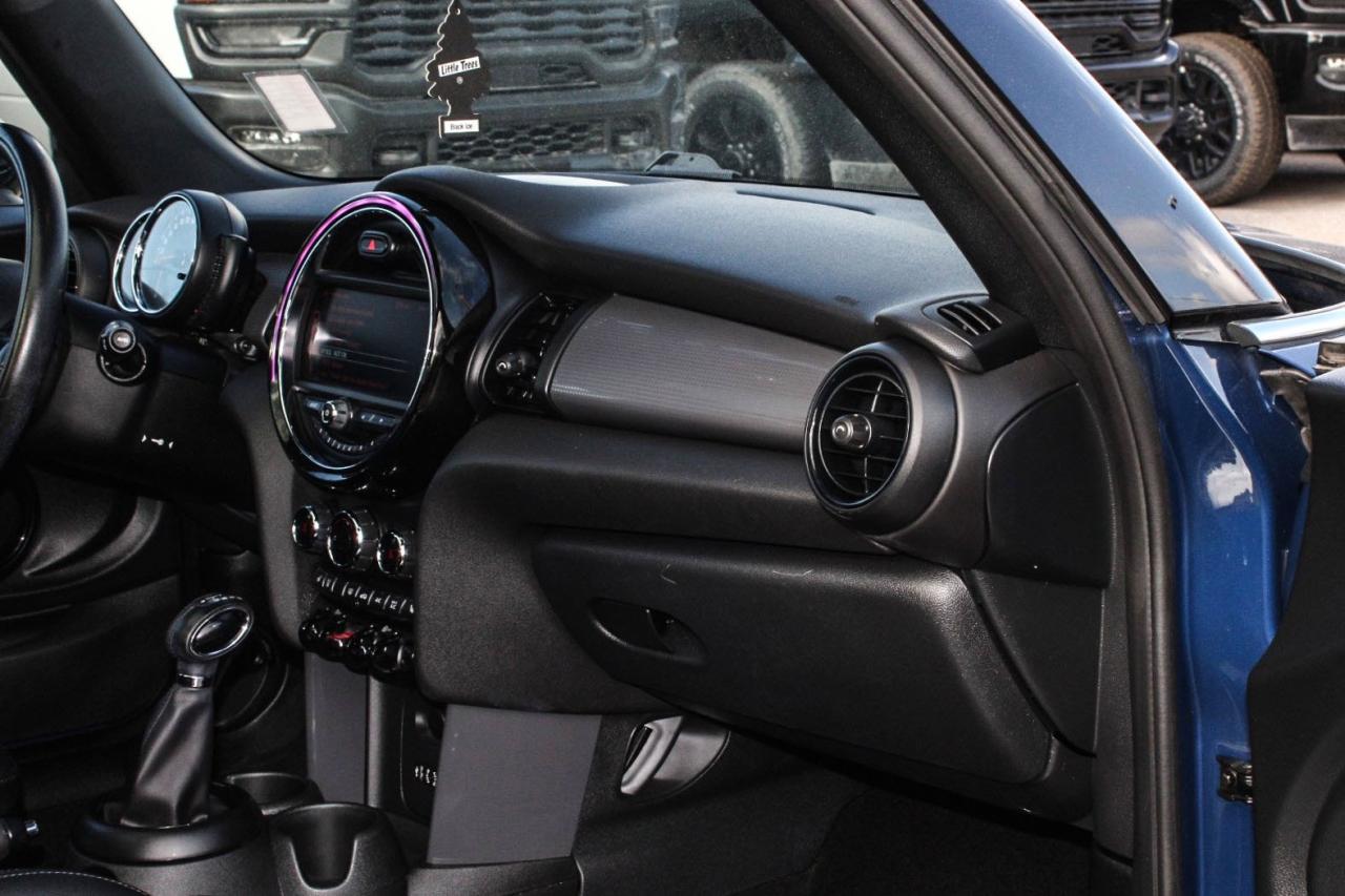 2017 MINI Cooper Hardtop HB  SiriusXM Photo