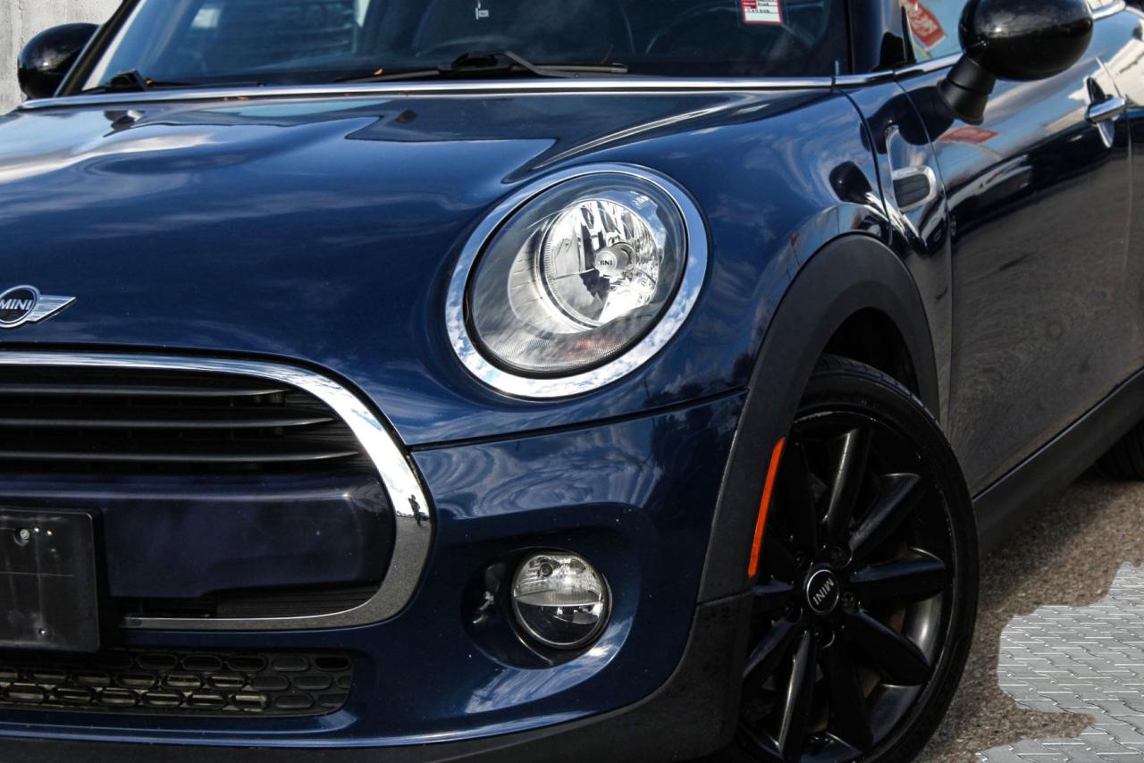 2017 MINI Cooper Hardtop HB  SiriusXM Photo