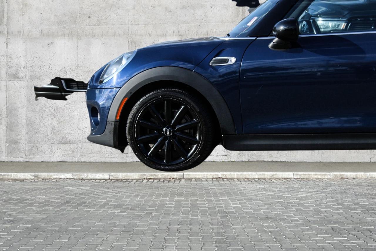 2017 MINI Cooper Hardtop HB  SiriusXM Photo