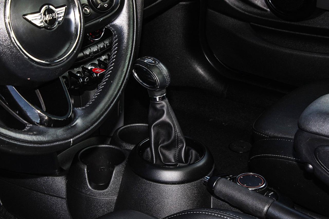 2017 MINI Cooper Hardtop HB  SiriusXM Photo