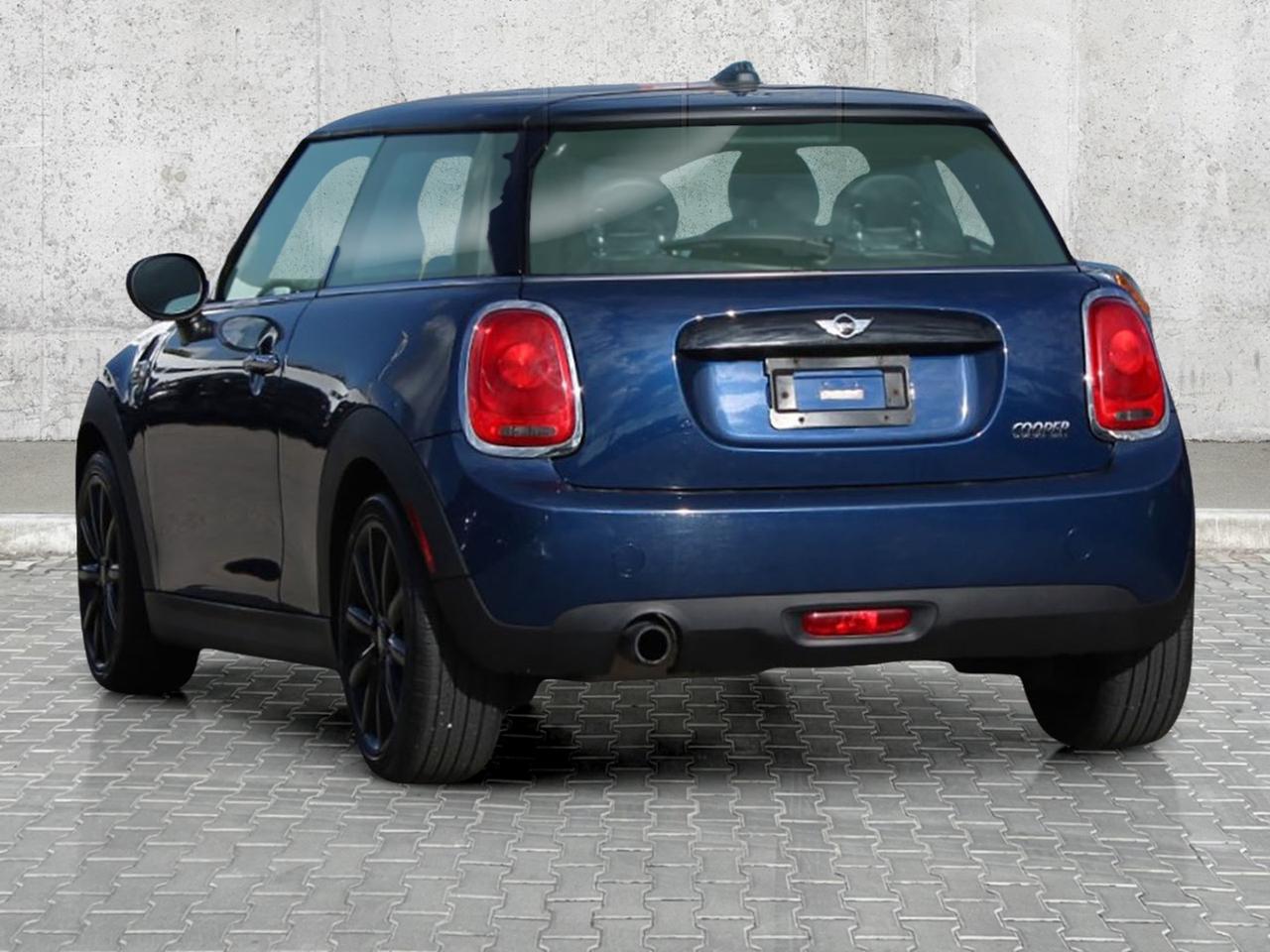 2017 MINI Cooper Hardtop HB  SiriusXM Photo3
