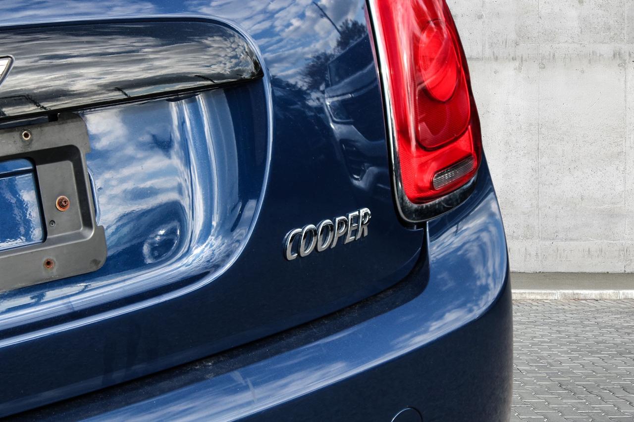 2017 MINI Cooper Hardtop HB  SiriusXM Photo