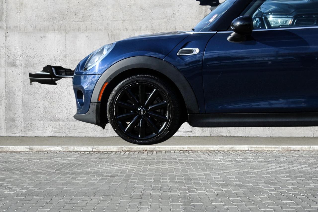 2017 MINI Cooper Hardtop HB  SiriusXM Photo