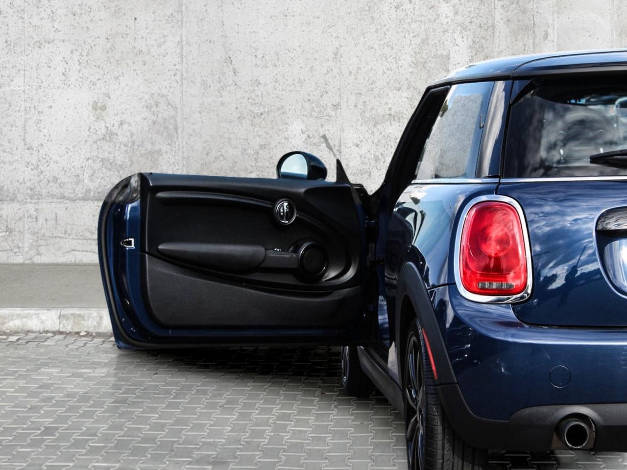 2017 MINI Cooper Hardtop HB  SiriusXM Photo