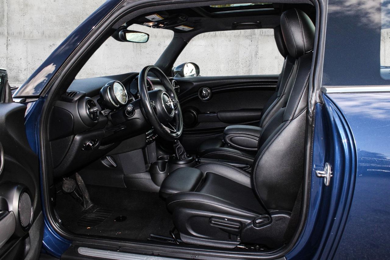 2017 MINI Cooper Hardtop HB  SiriusXM Photo