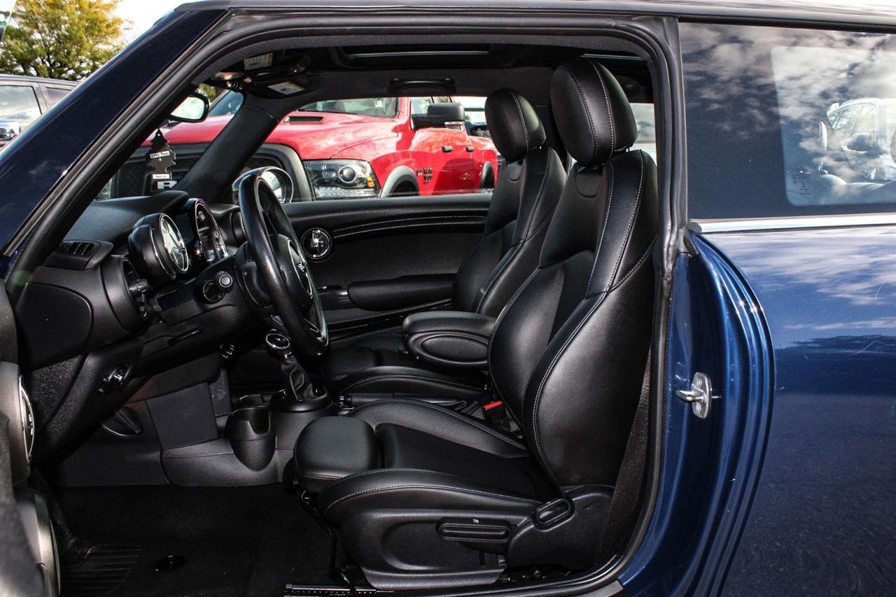 2017 MINI Cooper Hardtop HB  SiriusXM Photo