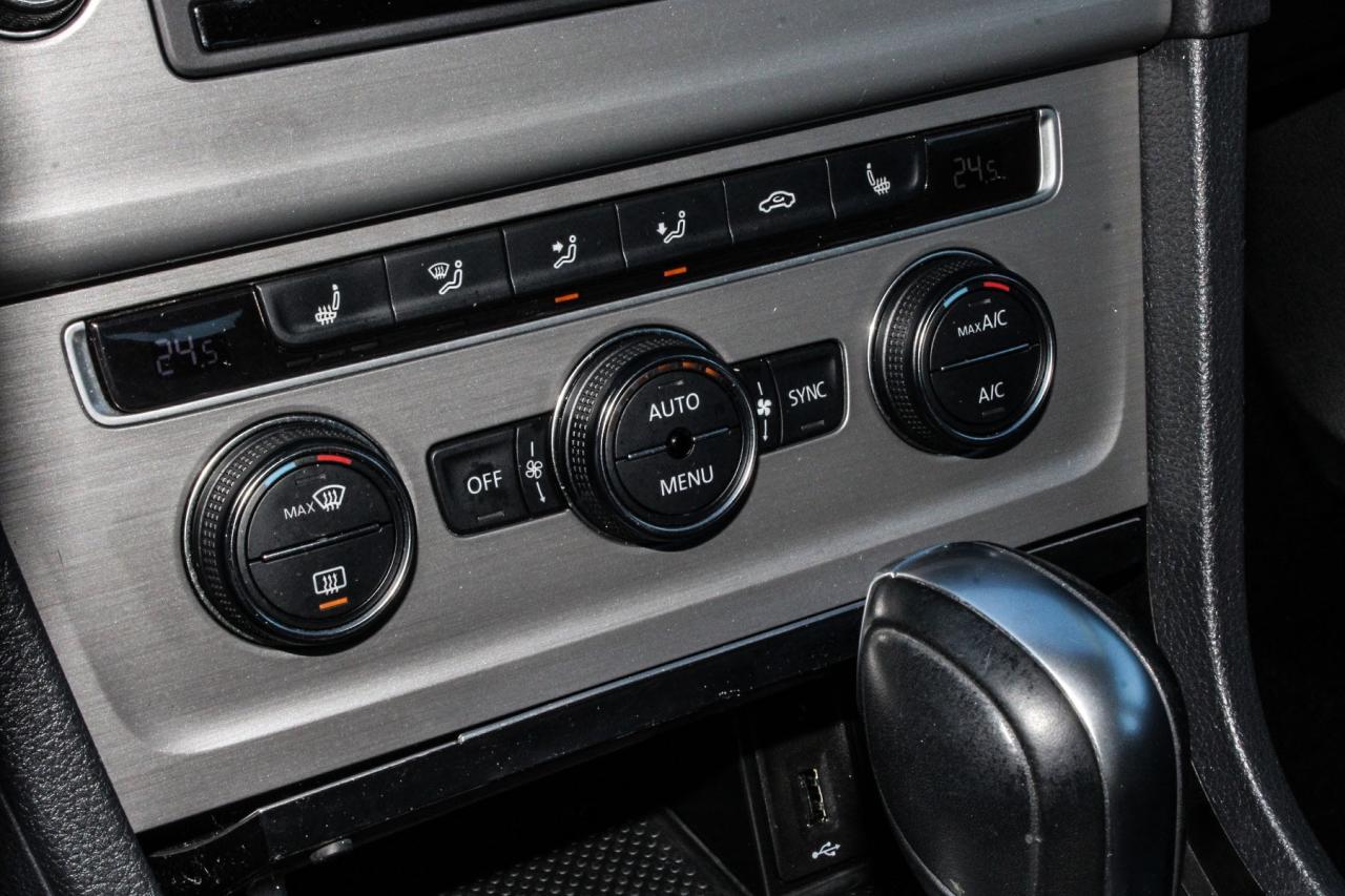 2016 Volkswagen Golf HB TSI Trendline  BkpCam HtdSeats Gps Photo