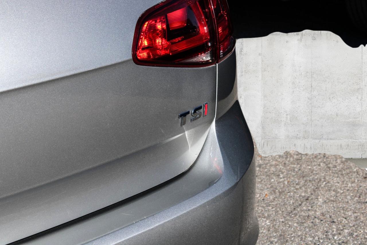 2016 Volkswagen Golf HB TSI Trendline  BkpCam HtdSeats Gps Photo