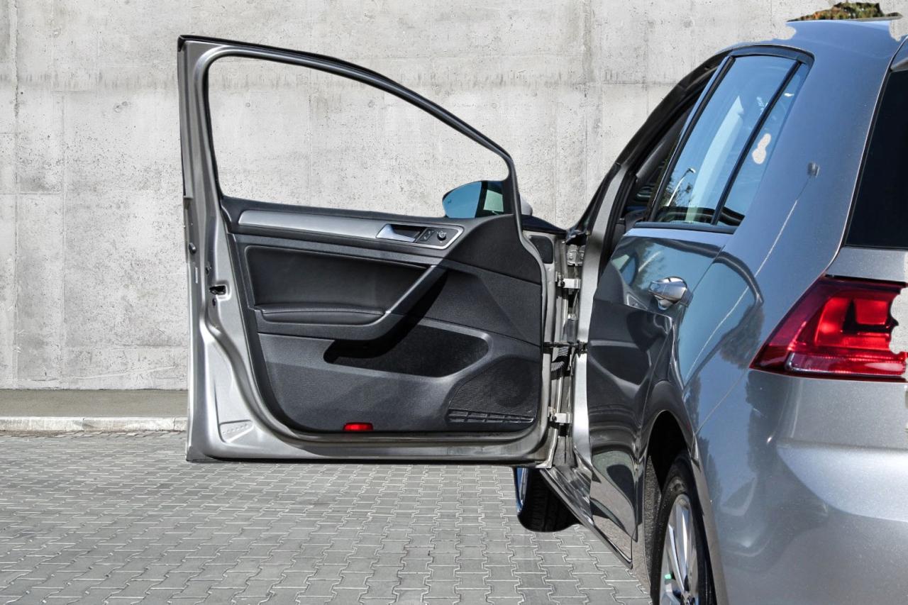 2016 Volkswagen Golf HB TSI Trendline  BkpCam HtdSeats Gps Photo