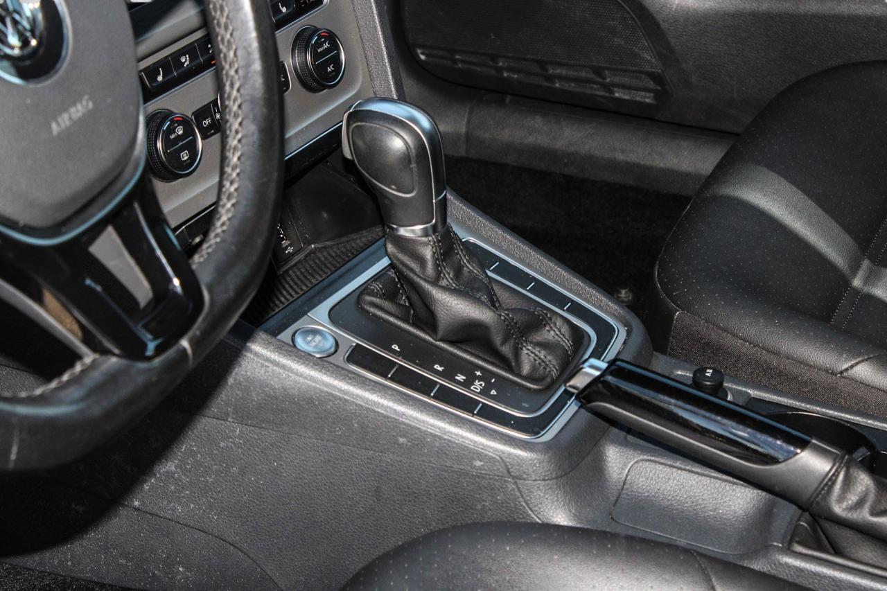 2016 Volkswagen Golf HB TSI Trendline  BkpCam HtdSeats Gps Photo