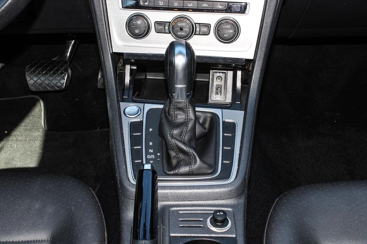 2016 Volkswagen Golf HB TSI Trendline  BkpCam HtdSeats Gps Photo