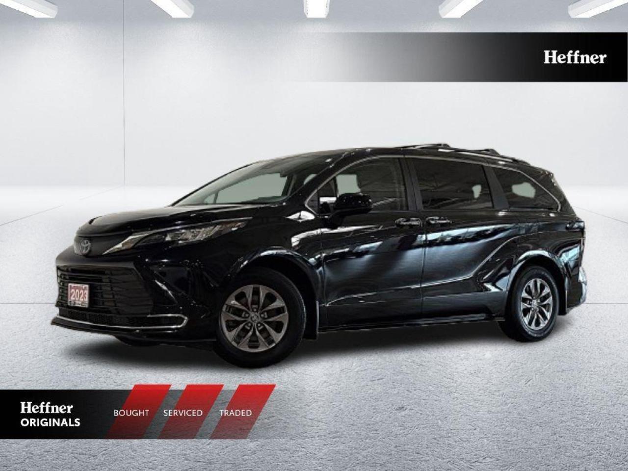 2023 Toyota Sienna XLE 8-Passenger Photo0