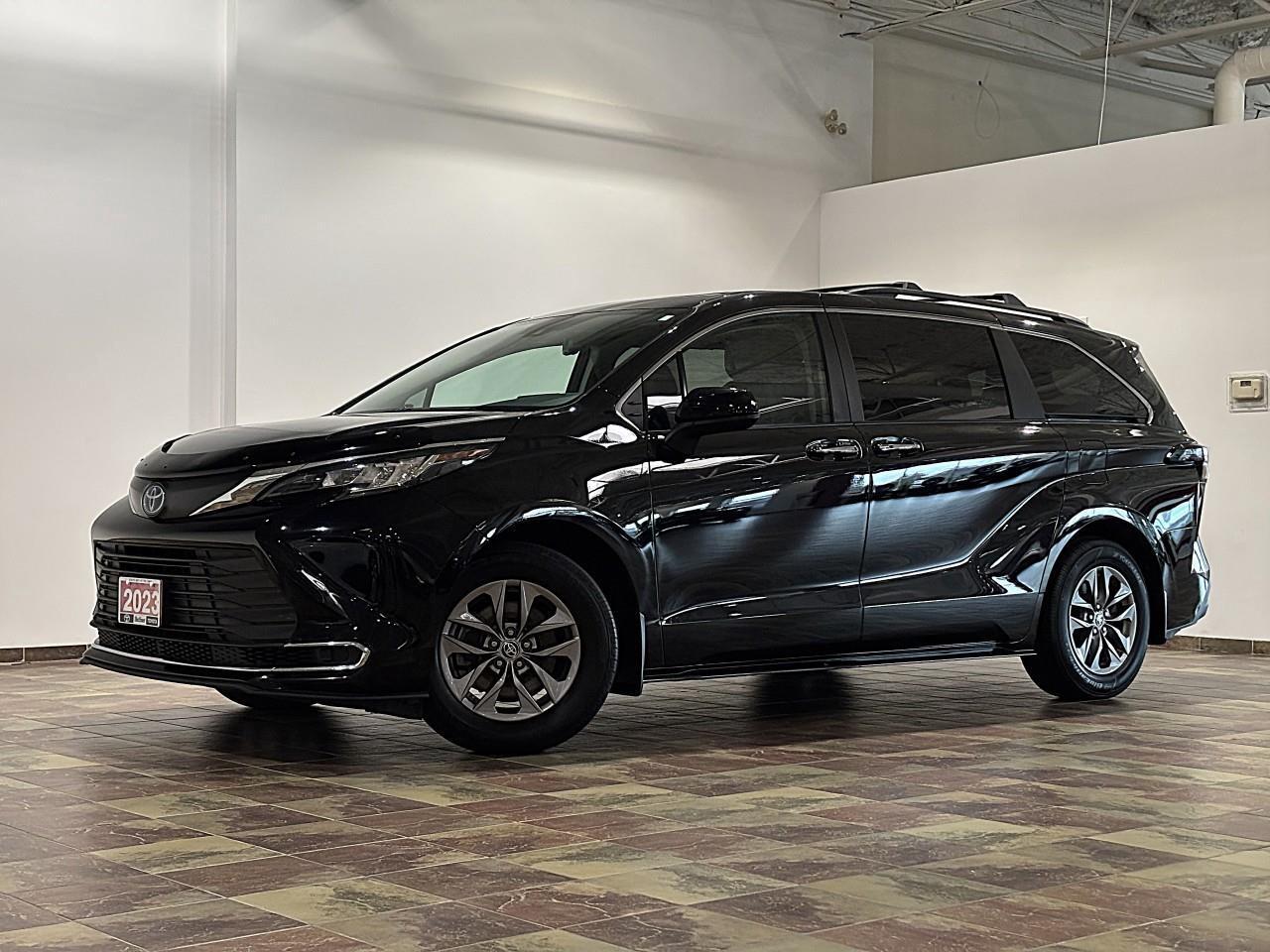 2023 Toyota Sienna XLE 8-Passenger Photo