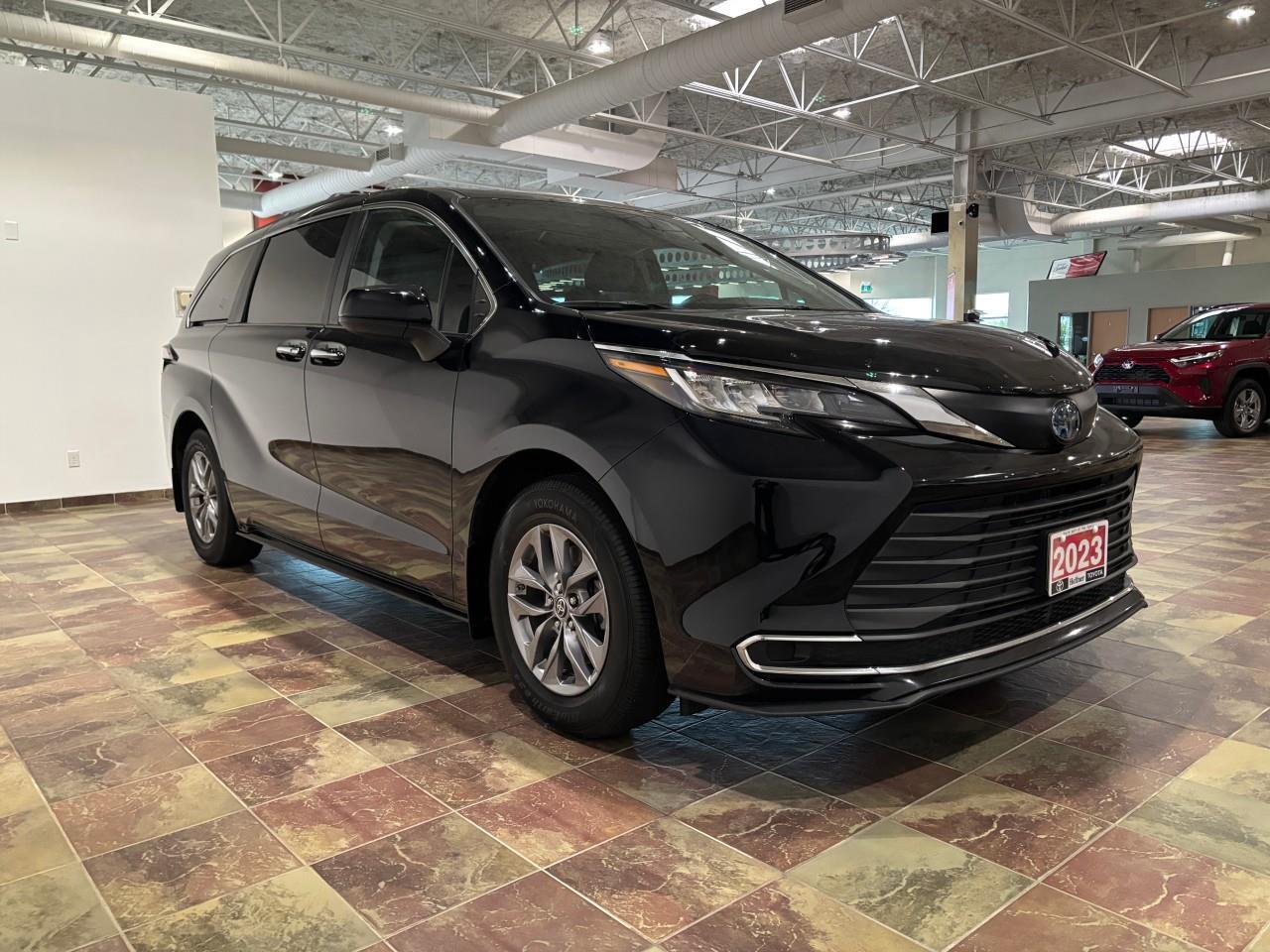 2023 Toyota Sienna XLE 8-Passenger Photo