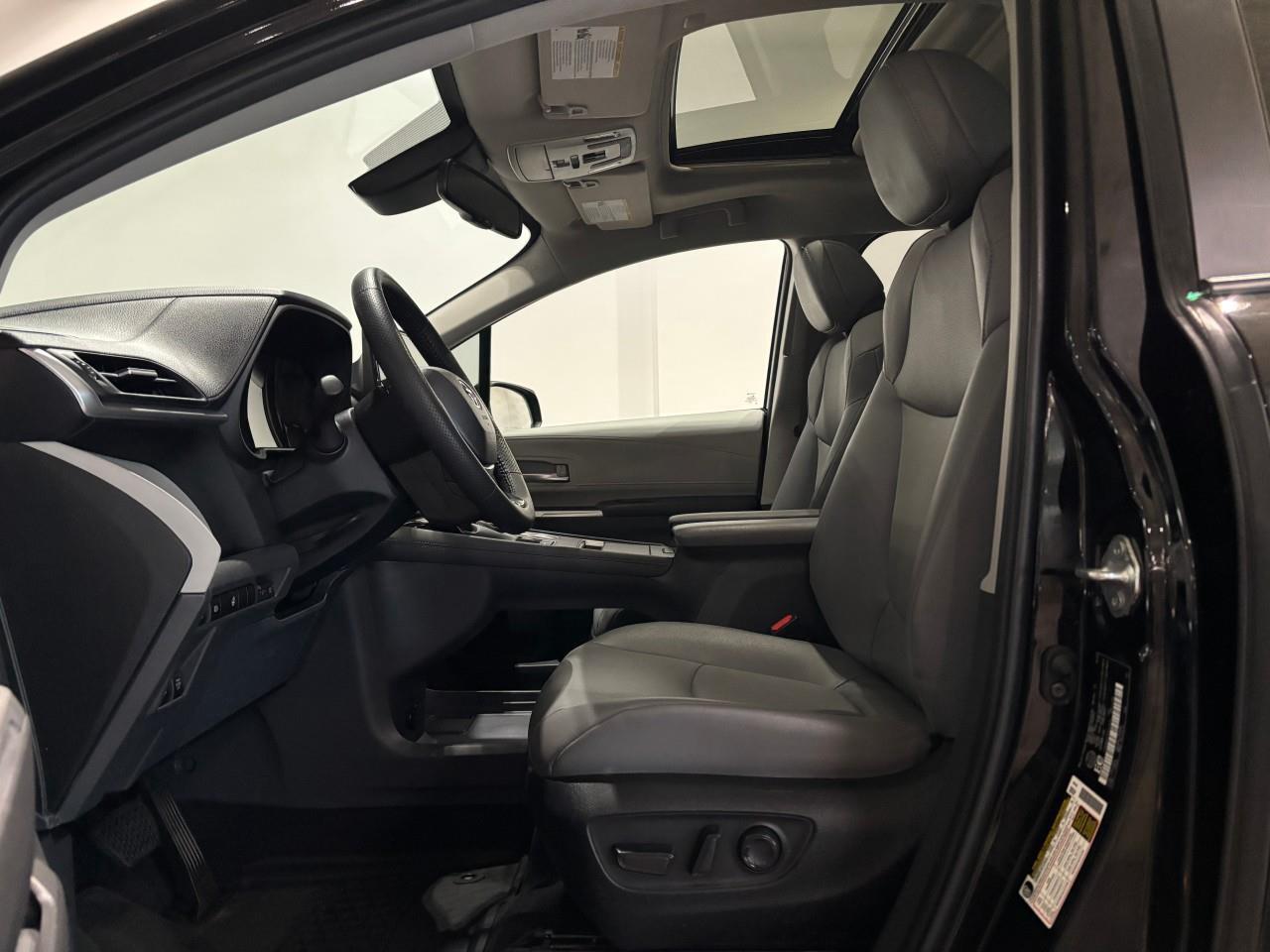 2023 Toyota Sienna XLE 8-Passenger Photo