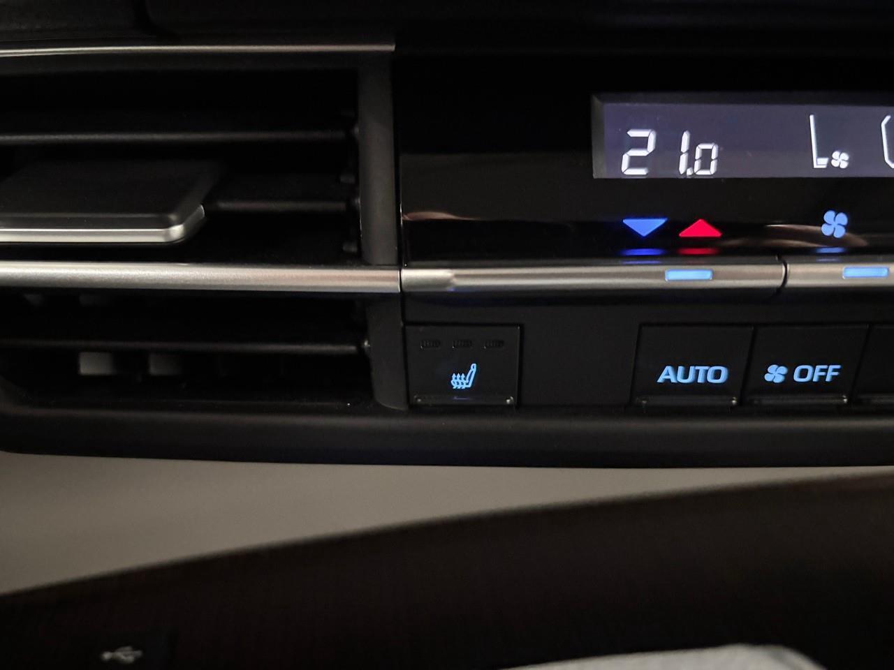 2023 Toyota Sienna XLE 8-Passenger Photo