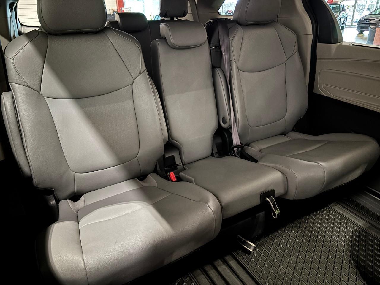 2023 Toyota Sienna XLE 8-Passenger Photo