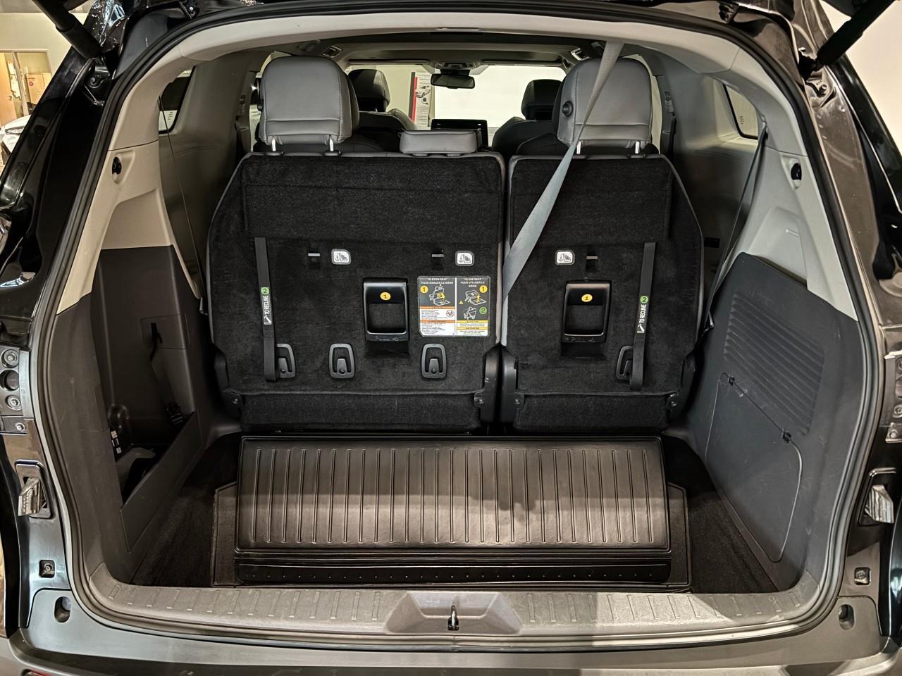 2023 Toyota Sienna XLE 8-Passenger Photo