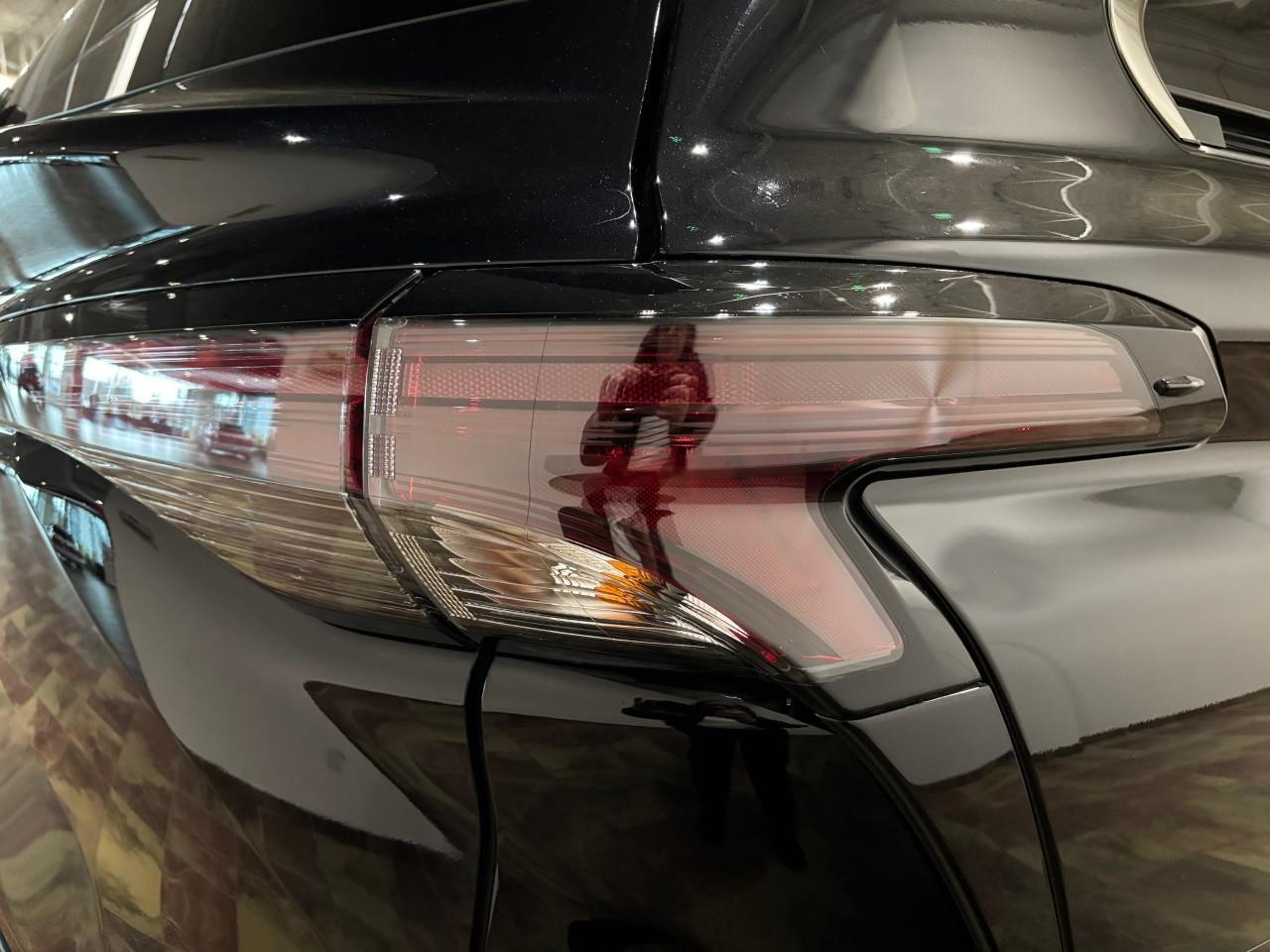 2023 Toyota Sienna XLE 8-Passenger Photo