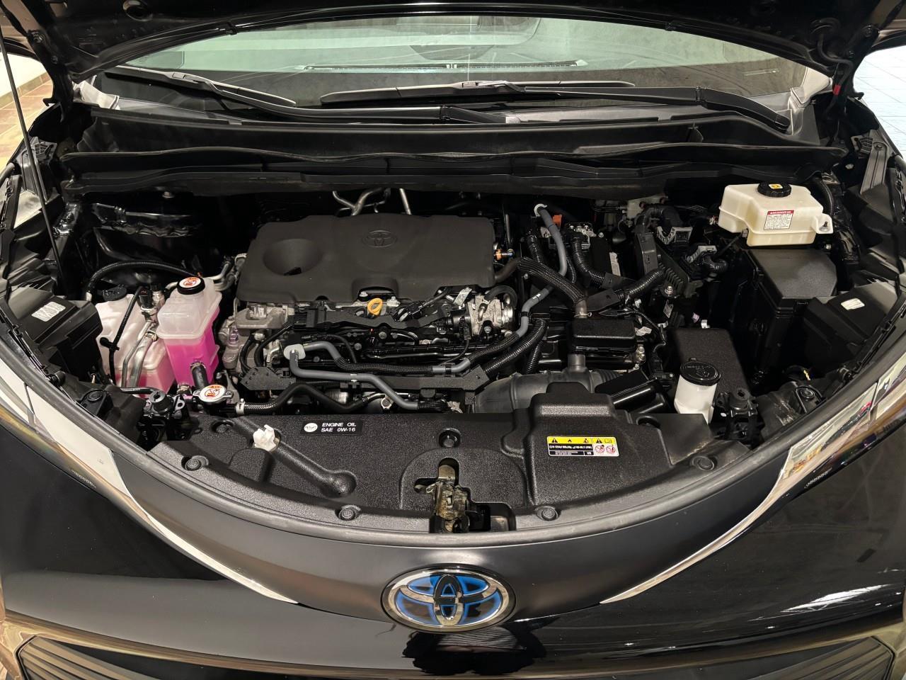 2023 Toyota Sienna XLE 8-Passenger Photo