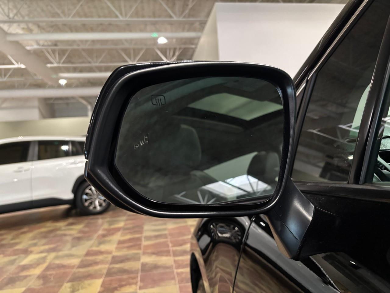 2023 Toyota Sienna XLE 8-Passenger Photo