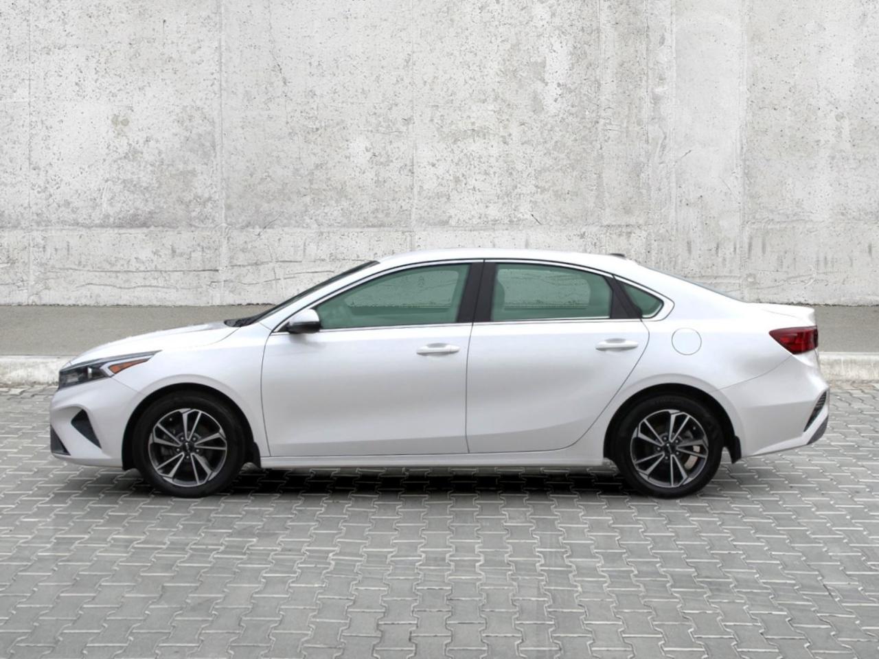 2022 Kia Forte GT Line  HtdSeats DriveModes BkpCam Photo2