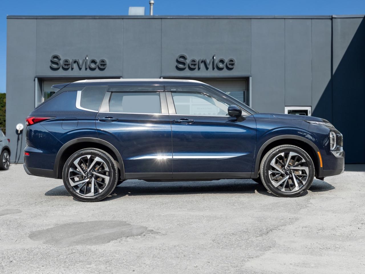 2023 Mitsubishi Outlander LE S-AWC/20-inch two-tone alloy wheels/ 360 Camera Photo4