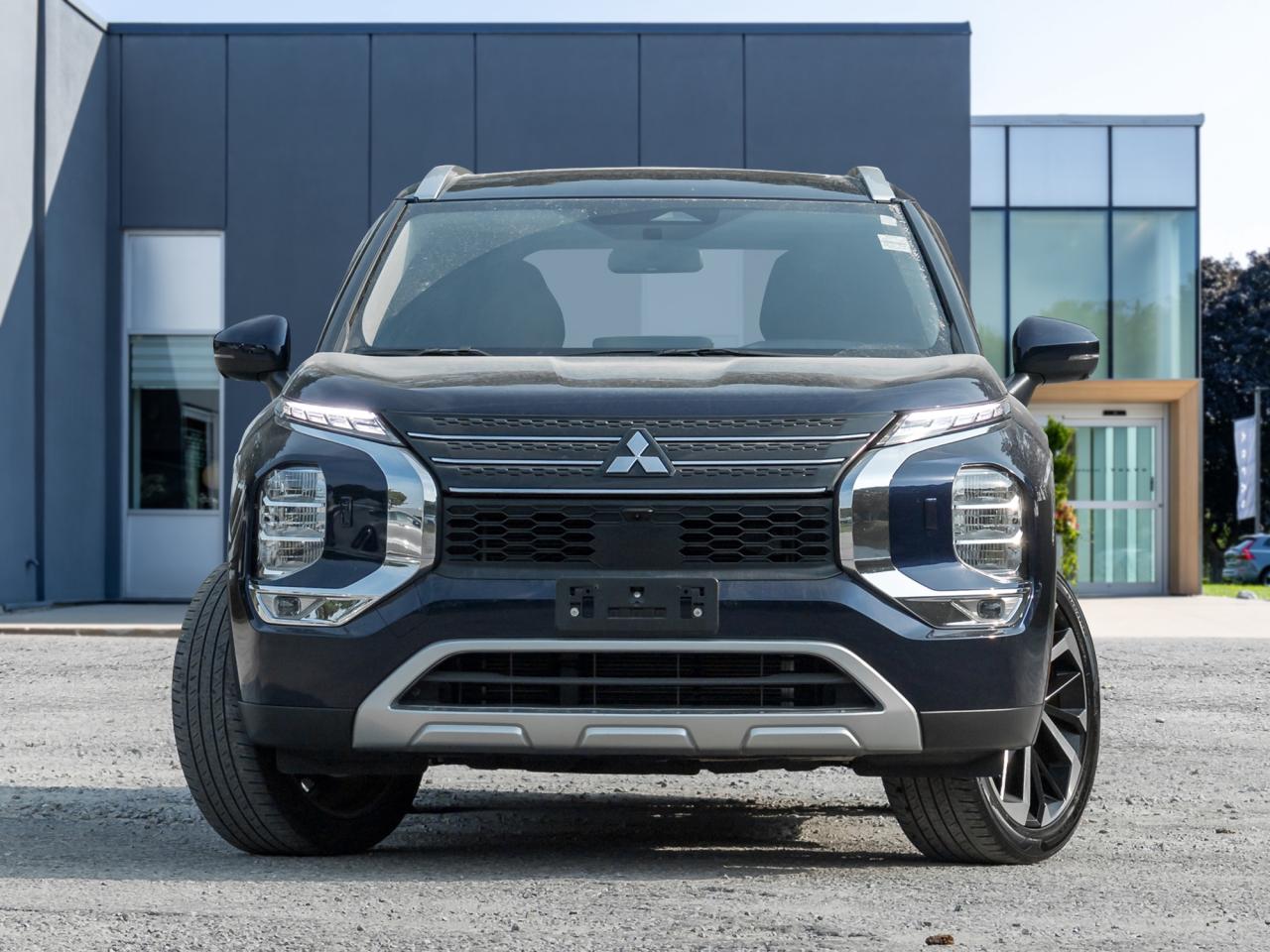 2023 Mitsubishi Outlander LE S-AWC/20-inch two-tone alloy wheels/ 360 Camera Photo