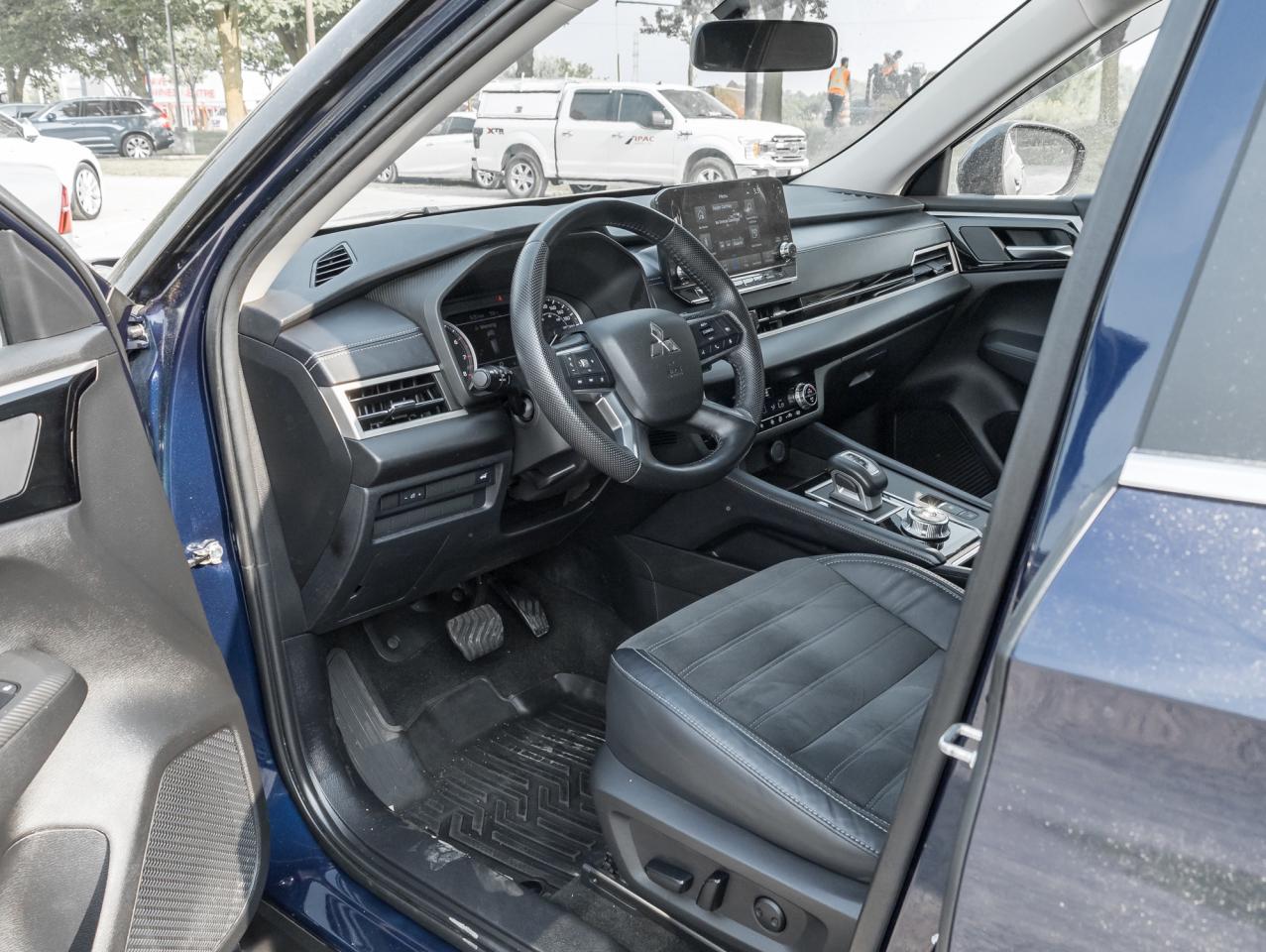 2023 Mitsubishi Outlander LE S-AWC/20-inch two-tone alloy wheels/ 360 Camera Photo